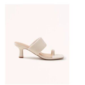 NWT Abercrombie & FItch Toe Strap Mule Heels (Biege)